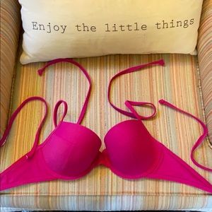 Old Navy underwire string bikini top. Never worn.